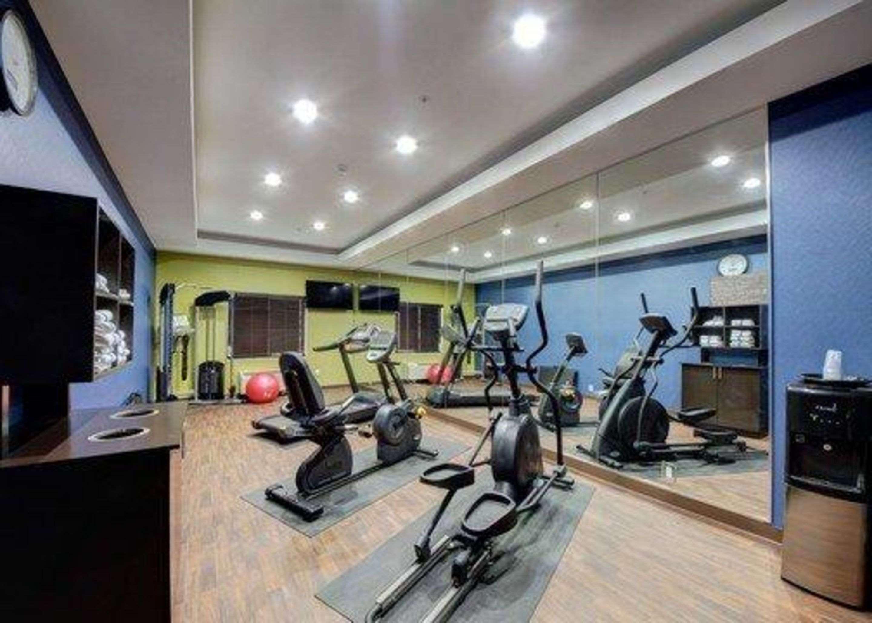 فندق كومفورت إن آند سويتس تولاسا آي-44 ويست - آر تي 66 Oakhurst المظهر الخارجي الصورة